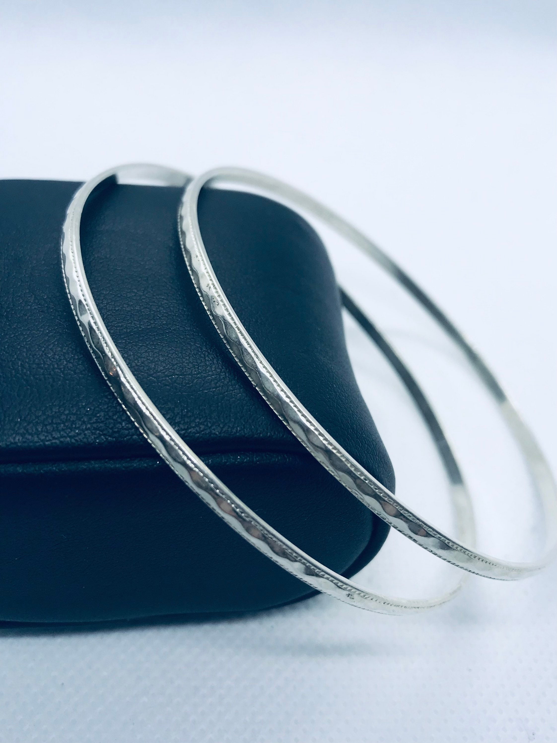 Silver Vintage Pair of 8.25” Bangle Bracelets - Etsy