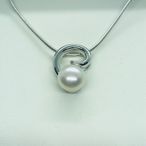 Sterling Silver Free Form Fresh Water Pearl Pendant With 18” Long Snake Chain