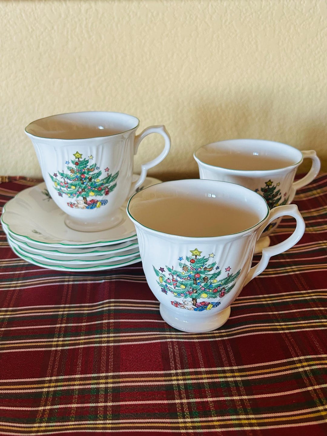 Nikko Japan ‘happy Holidays’ Christmas Glazed Ivory Ceramic Tea Cups