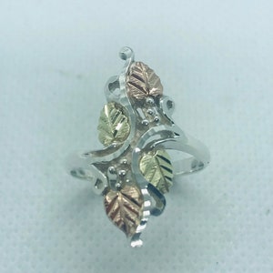 9 Karat Yellow & Rose Gold And Silver Leaf Ring, Size 7 3/4