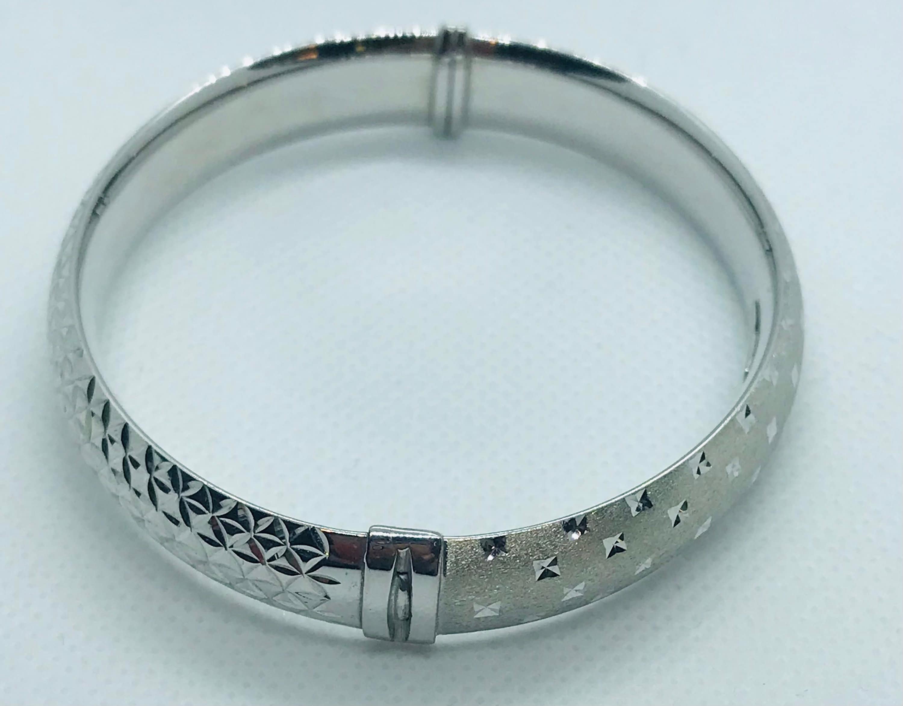 Silver Vintage Diamond Cut Shiny and Satin Finish Dual Sided Silver Vintage Diamond Cut Shiny and Satin Finish Dual Sided