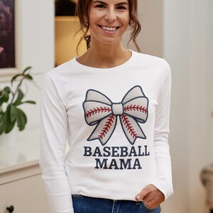 Baseball Mama PNG, Retro Baseball Mom Sublimationsdesign, Spieltag Sport Mom Shirt PNG, Distressed Vintage Script Baseball Grafik V3