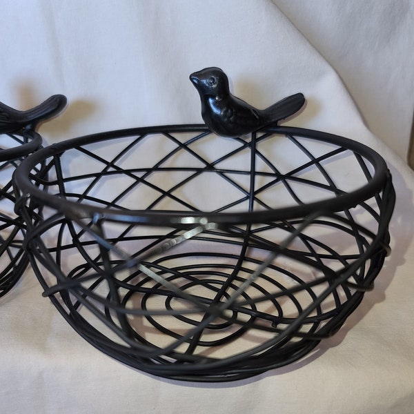 VINTAGE WOVEN METAL bird basket metal basket with a bird home decor kitchen decor egg basket decorative bird basket