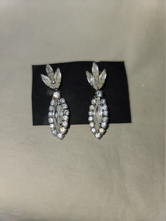 VINTAGE SIGNED WEISS rhinestone clip-on earrings … - image 6