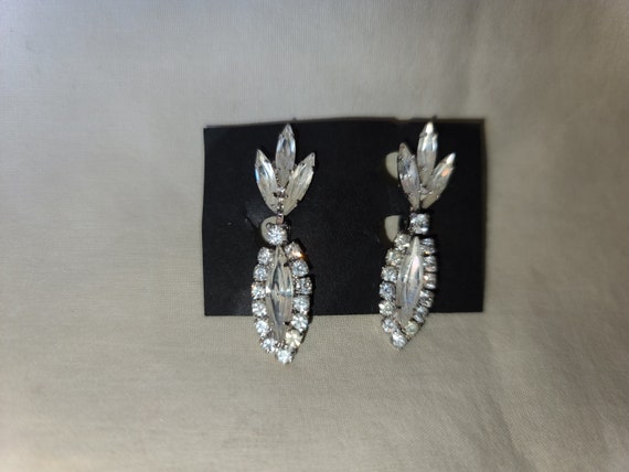 VINTAGE SIGNED WEISS rhinestone clip-on earrings … - image 2