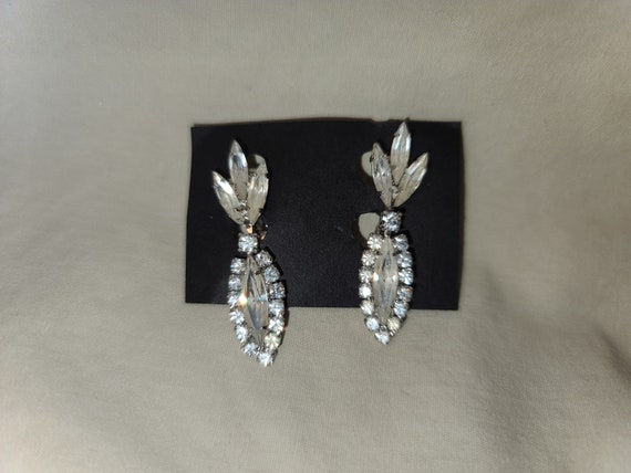 VINTAGE SIGNED WEISS rhinestone clip-on earrings … - image 4