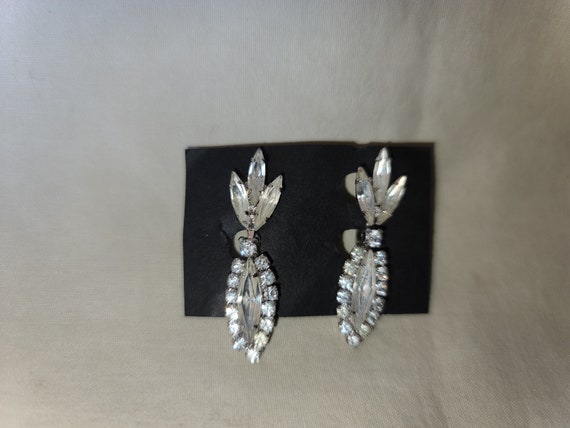 VINTAGE SIGNED WEISS rhinestone clip-on earrings … - image 3