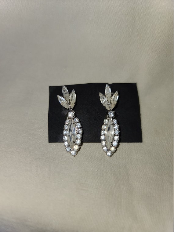 VINTAGE SIGNED WEISS rhinestone clip-on earrings … - image 9