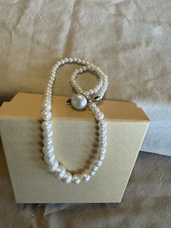 VINTAGE PEARL NECKLACE with pearl clasp pearl chok