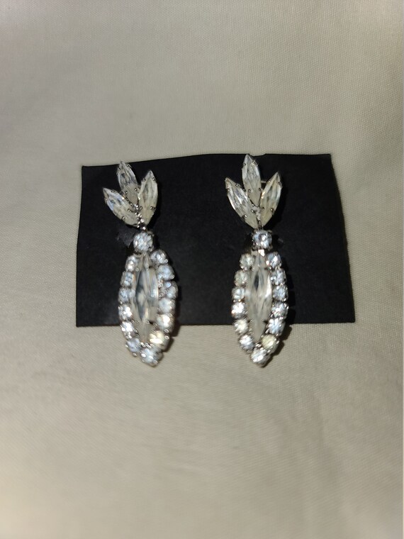 VINTAGE SIGNED WEISS rhinestone clip-on earrings … - image 8