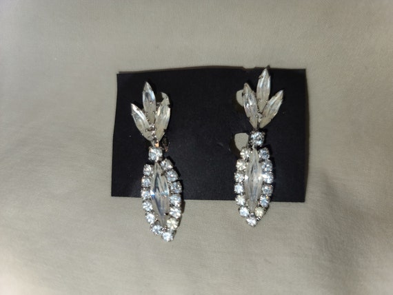 VINTAGE SIGNED WEISS rhinestone clip-on earrings … - image 1