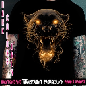 Op de afbeelding: Een witte keramische mok met een zwart handvat en de tekst "But First, Coffee" in een handschriftstijl. De mok staat op een wit oppervlak. De mok is ongeveer 10 cm hoog.