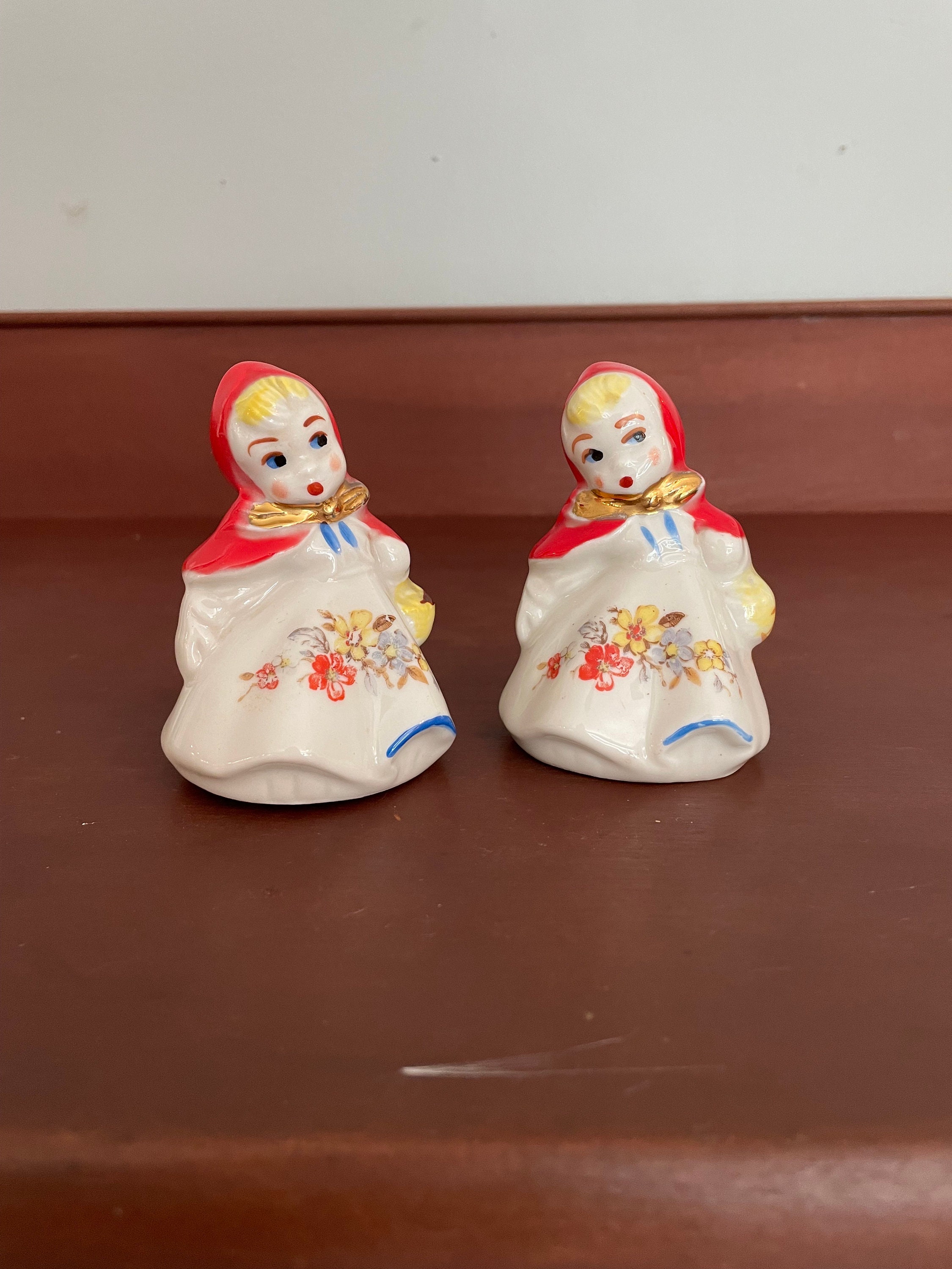 Salt and Pepper Shaker Push Button Set Vintage 1940s Red Blue Magic Spray  Plastic Shakers 