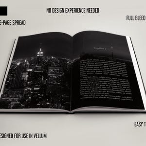 Puede incluir: Una foto en blanco y negro de un horizonte urbano de noche aparece en la portada de un libro. El libro está abierto para revelar una página con el texto "Capítulo 1" y un bloque de texto en fuente serif. El libro está diseñado para su uso en Vellum y tiene un tamaño de recorte de 5x8.