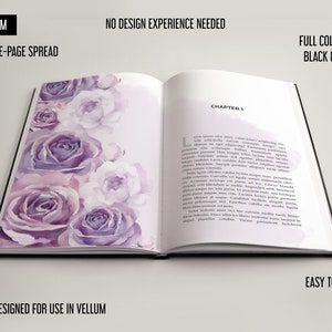 Puede incluir: Una maqueta de libro de doble página con un diseño de acuarela de rosas moradas y blancas en la página izquierda. La página derecha muestra el texto "CAPÍTULO 1" y un párrafo de muestra de texto. El libro está diseñado para su uso con vitela y mide 14x21,5 cm.