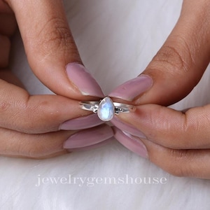 Rainbow Moonstone Ring, 925 Sterling Silver Ring, Cut Gemstone Ring, Handmade Moonstone Ring, Dainty Ring, Women Silver Ring, Gift for Her