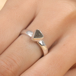 Moldavite Ring, 925 Sterling Silver Ring, Minimalist Ring, Dainty Ring, Boho Ring, Crystal Ring, Handmade Ring, Genuine Moldavite Ring