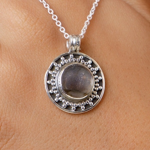 Blue Fire Round Labradorite Stone Pendant -Healing Labradorite Gemstone Pendant for men and Women -Crystal Energy Spiritual Protection Stone