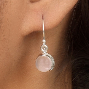 Orecchini in quarzo rosa, orecchini in argento sterling 925, orecchini pendenti, orecchini minimalisti, orecchini con pietre preziose, orecchini delicati, regalo per lei