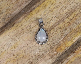 Ciondolo in pietra di luna arcobaleno: pietra preziosa in argento sterling 925 fatta a mano - Italia Ciondolo in pietra di luna arcobaleno: pietra preziosa in argento sterling 925 fatta a mano - Italia
