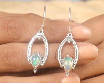 Boucles d’oreilles en opale éthiopienne naturelle, boucles d’oreilles en argent sterling 925, boucles d’oreilles Boho, boucles d’oreilles Dangle Drop, cadeau pour elle, boucles d’oreilles faites à la main par un designer