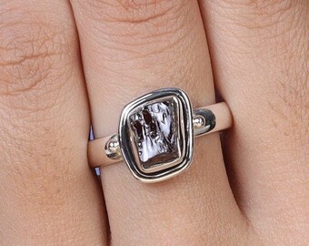 Anillo de granate en bruto, anillo de plata de ley 925, anillo de piedra preciosa, anillo de piedra natal de enero, anillo de plata 925, anillo hecho a mano, anillo bohemio, anillo llamativo