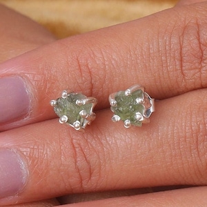 Raw Moldavite Cartilage Stud Earrings, 925 Solid Sterling Silver Stud Earring, Green Stone Boho Dainty Earring, Genuine Moldavite Ear Studs