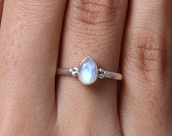 Rainbow Moonstone Ring, 925 Sterling Silver Ring, Cut Gemstone Ring, Handmade Moonstone Ring, Dainty Ring, Women Silver Ring, Gift for Her