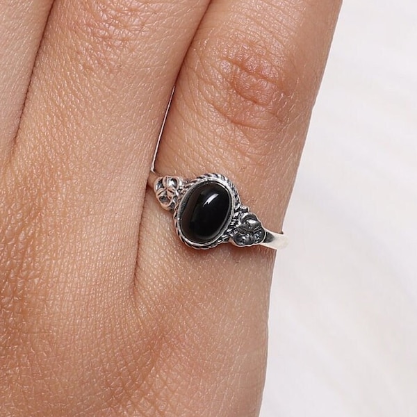 Schwarzer Onyx Ring, 925 Sterling Silber Ring, ovaler Kristall Ring, handgemachter Ring, Dezember Geburtsstein, minimalistischer Schmuck, Hochzeitsgeschenk für Frauen