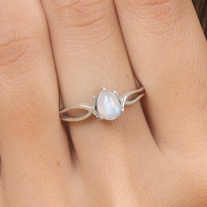 Rainbow Moonstone Ring, 925 Silver Ring, Oval Ring, Promise Ring, Moonstone Engagement Ring, June Birthstone Ring, Natural Moonstone Ring