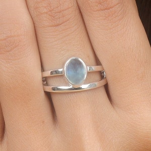 Anello in acquamarina naturale, anello in argento sterling 925, anello fatto a mano, anello boho, anello con pietra preziosa ovale, anello con pietra portafortuna di marzo, regalo per lei