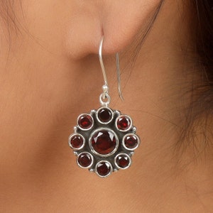 Pendientes de granate, pendientes de plata de ley 925, pendientes de flores, pendientes colgantes, pendientes boho, pendientes hechos a mano, pendientes de piedra preciosa de granate