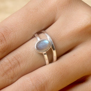 Natural Labradorite Ring, 925 Sterling Silver Ring, Handmade Ring, Oval Ring, Gemstone Ring, Bohemian Ring, Women Silver Ring, Gift for Her