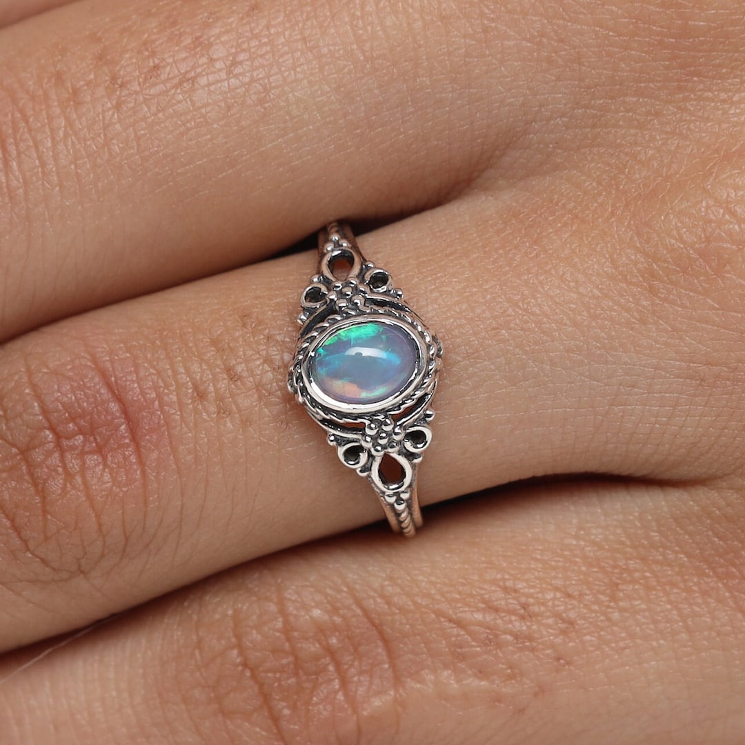 •FACETED ETHIOPIAN OPAL - ANTHER• decorative band silver ring (size 6)