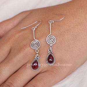 Orecchini in granato, orecchini in argento sterling 925, orecchini con pietra portafortuna di gennaio, orecchini pendenti, gioielli in argento con pietre preziose, orecchini fatti a mano