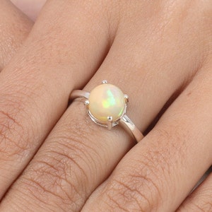 Äthiopischer Opalring, 925 Sterlingsilberring, Runder Edelsteinring, Oktober Geburtssteinring, Solitärring, Opalschmuck, handgemachter Ring