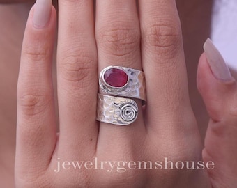Naturlig rubinring, 925 sterlingsilverring, oval ring, statementsmycken, handgjord ring, personlig present till kvinnor