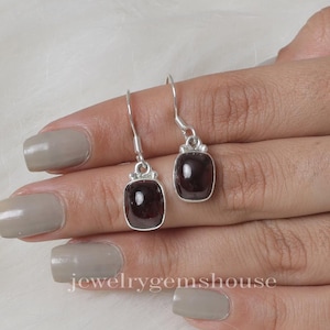 Orecchini con granato, orecchini in argento sterling 925, orecchini pendenti in argento, orecchini pendenti con pietre preziose, gioielli con pietre portafortuna di gennaio, orecchini fatti a mano