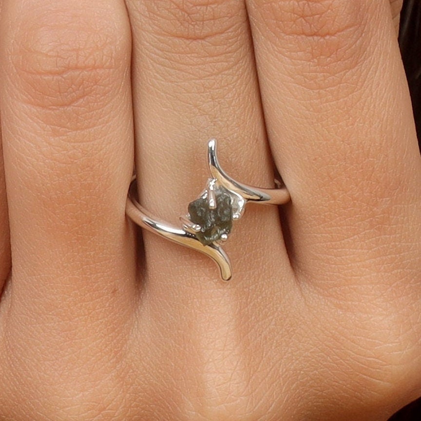 モルダバイト　 亀デザインリング 天然モルダバイトリング、925スターリングシルバーリング