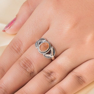 Anillo de piedra solar natural, anillo de piedra solar de corte ovalado, anillo de plata esterlina, anillo para mujer, anillo llamativo, anillo hecho a mano, anillo de piedra solar