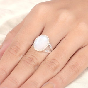 Moonstone Silver Ring, Silver Statement Ring, Natural Moonstone Ring, Rainbow Moonstone Ring, 925 Sterling Silver Ring, Unisex Ring, Gift