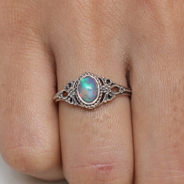 Bague opale éthiopienne, bague en argent sterling 925, bague ovale avec pierres précieuses, bague bohème, bague femme, bijoux faits main, argent élégant, cadeau pour elle