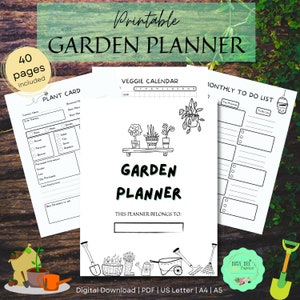 Puede incluir: Planificador de jard&iacute;n imprimible con 40 p&aacute;ginas, que incluye una tarjeta de plantas, un calendario de verduras y una lista de tareas mensuales. El planificador presenta una ilustraci&oacute;n en blanco y negro de plantas en macetas y herramientas de jardiner&iacute;a.
