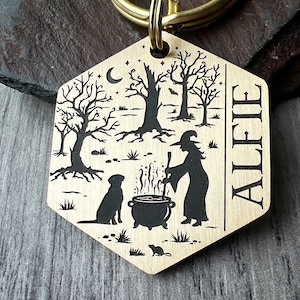 Medaglietta identificativa personalizzabile per razza di cane, medaglietta con nome per animali domestici a forma di strega di Halloween, portachiavi a forma di foresta autunnale per collare, portachiavi a forma di calderone delle streghe