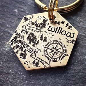 Médaille boussole et carte pour chien, médaille gravée personnalisée pour animal de compagnie, porte-clés carte au trésor, cadeau d'aventure pour explorateurs, porte-clés solide de qualité