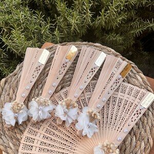 Abanicos de boda de sándalo personalizados, Abanicos de boda de madera personalizados, Abanicos personalizados grabados con láser, Abanicos de boda con monograma, Abanicos para eventos especiales