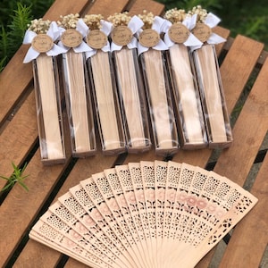 Gepersonaliseerde sandelhout bruiloft fans, aangepaste houten bruiloft fans, lasergegraveerde gepersonaliseerde fans, monogram bruiloft fans speciale evenementen fans
