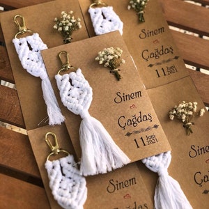 Custom Macramé Keychains - Personalized Wedding Favors for Guests in Bulk, Boho Wedding Favors, Mini Macrame Keychains, Bridal Shower Favors