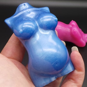 GENDER REVEAL GIFT // Schwangerschaftsgöttin Büste in einer Auswahl von Farben, Neue Mutter Geschenk, Eco Harz rosa oder blaue Göttin Büste, Babypartygeschenk