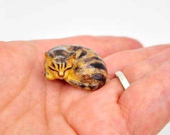 Hand Painted 3D Cat Memorial, Ashes Keepsake, Pet Loss Gift
